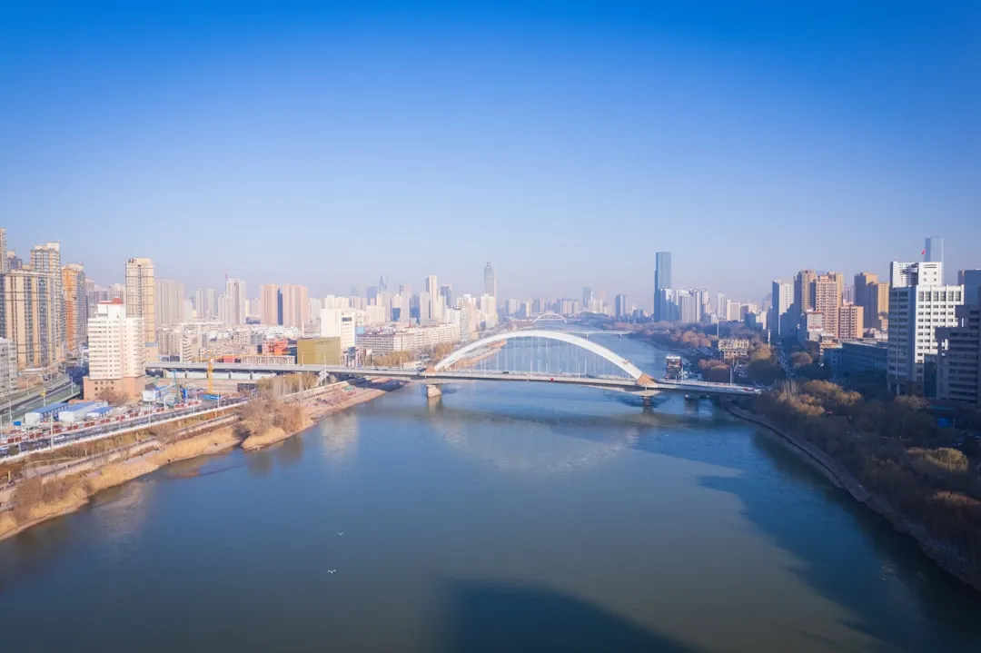 2025北京女装批发市场趋势与商务服饰品牌转型方向