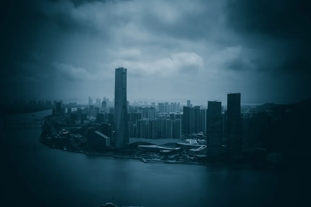 2025年女装批发市场趋势与商务服饰供应链优化策略